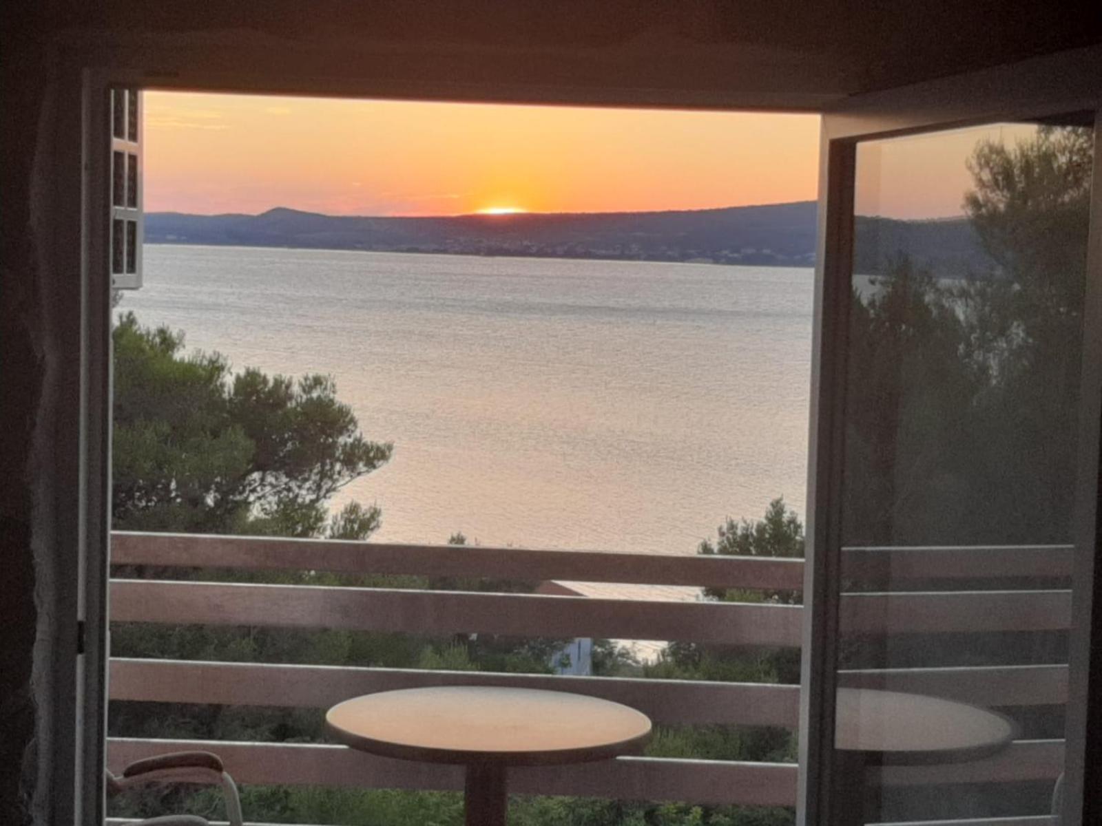 Apartments Cetiri Sestrice Novigrad  ภายนอก รูปภาพ
