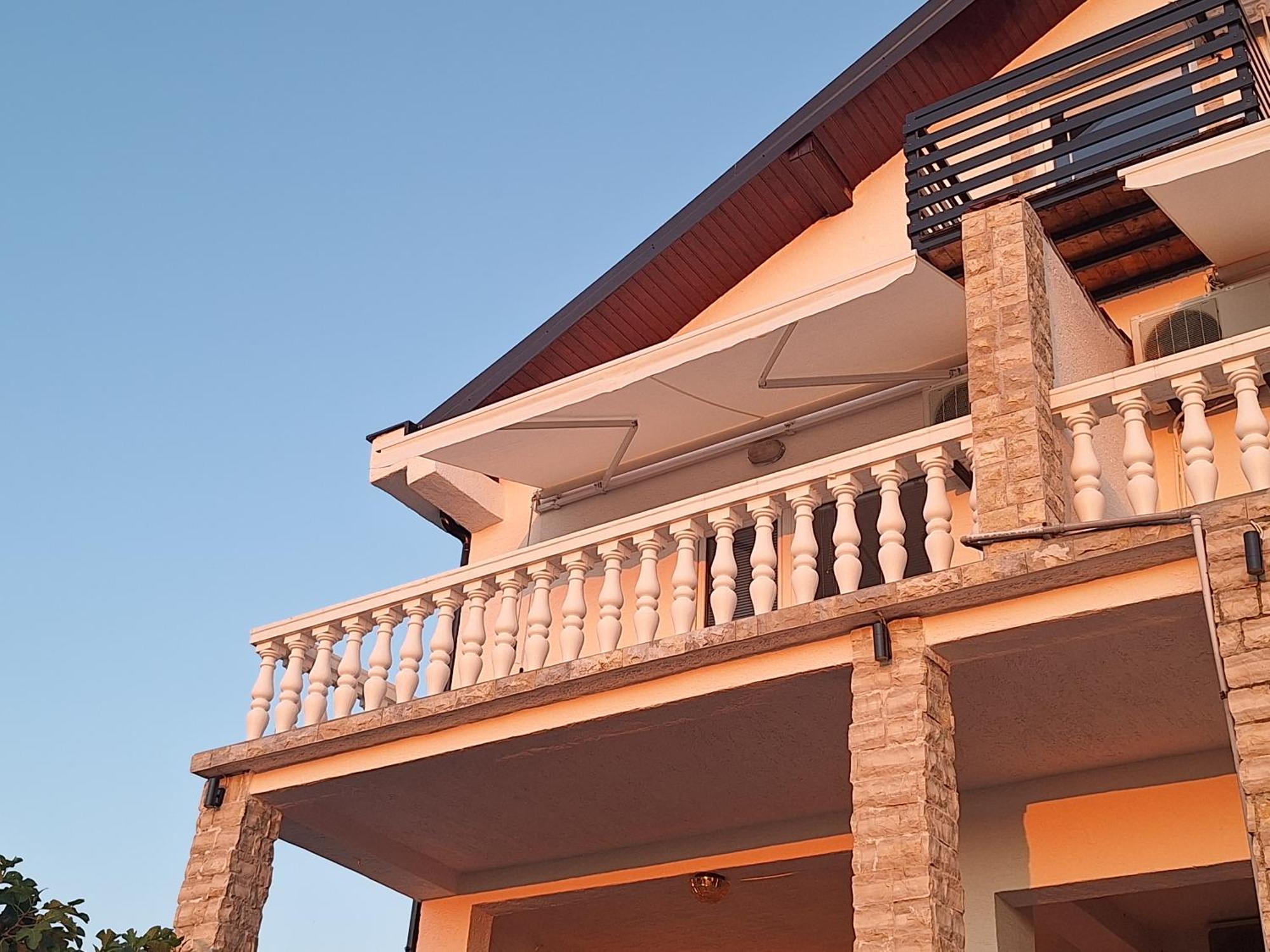 Apartments Cetiri Sestrice Novigrad  ภายนอก รูปภาพ